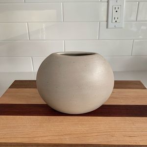 Disc vase